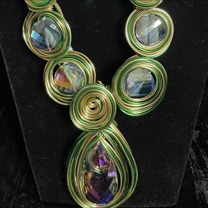 GREEN AND GOLD COILED WIRE STATEMENT NECKLACE AND EARRINGS 💚